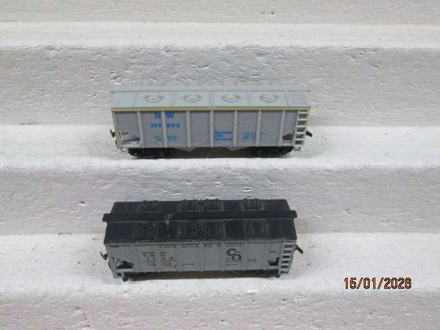 HO SCALE - X2 CLOSED HOPPERS