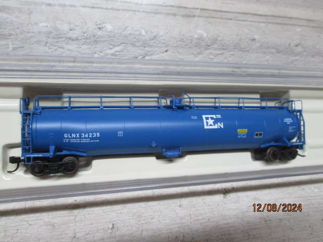 N SCALE - ATLAS - 33000 GALLON TANK WAGON - BOXED