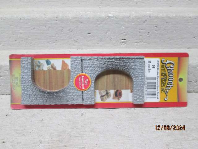 N SCALE - CHOOCH - DOUBLE RANDOM STONE TUNNEL ENTRANCE - X2 - BOXED