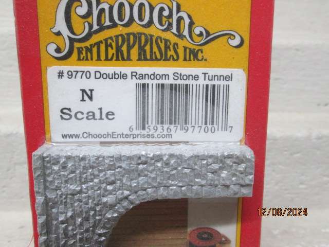 N SCALE - CHOOCH - DOUBLE RANDOM STONE TUNNEL ENTRANCE - X2 - BOXED