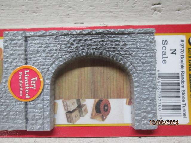 N SCALE - CHOOCH - DOUBLE RANDOM STONE TUNNEL ENTRANCE - X2 - BOXED