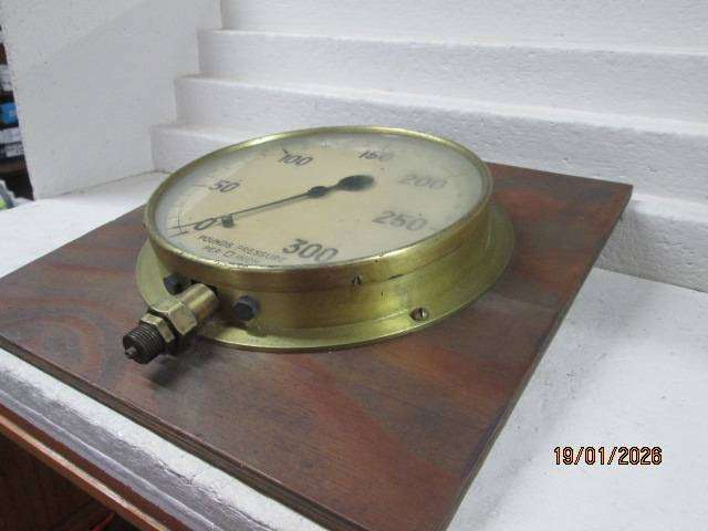 SAR - LARGE OLD BRASS PRESSURE GAUGE
