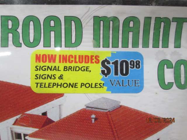 N SCALE - MODEL POWER - RAILROAD MAINTENANCE COMPLEX - BOXED