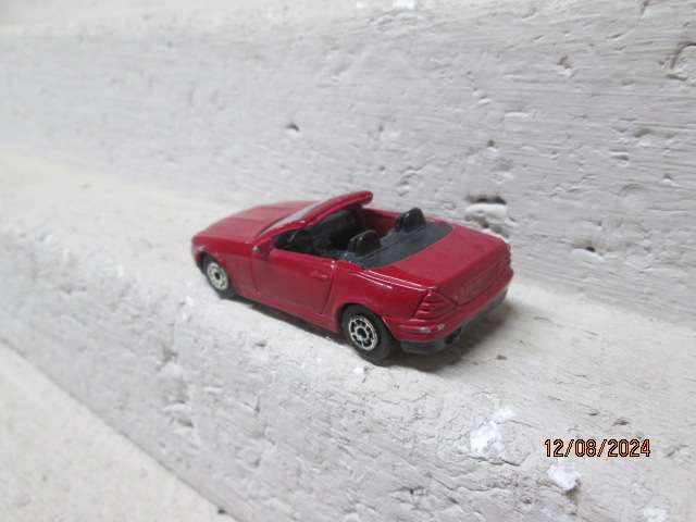 DIE CAST - MAISTO - MERCEDES BENZ230