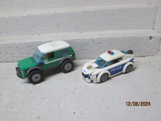 LEGO - MODELS - X2 - LANDROVER + POLICE CAR