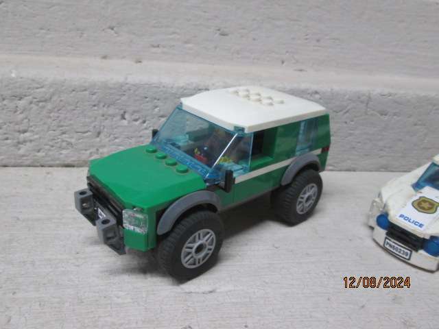 LEGO - MODELS - X2 - LANDROVER + POLICE CAR