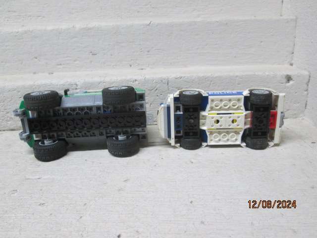 LEGO - MODELS - X2 - LANDROVER + POLICE CAR