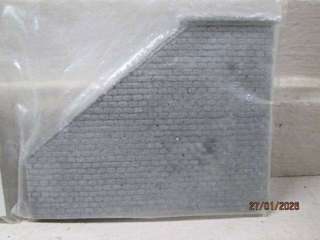 HO SCALE -SCENICS SA - TUNNEL/BRIDGE ABUTMENT/SIDES - BOXED