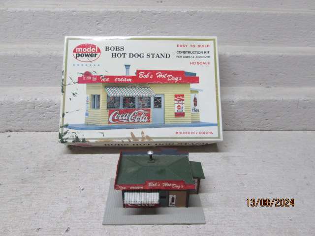 N SCALE - MODEL POWER - BOB'S HOTDOG STAND
