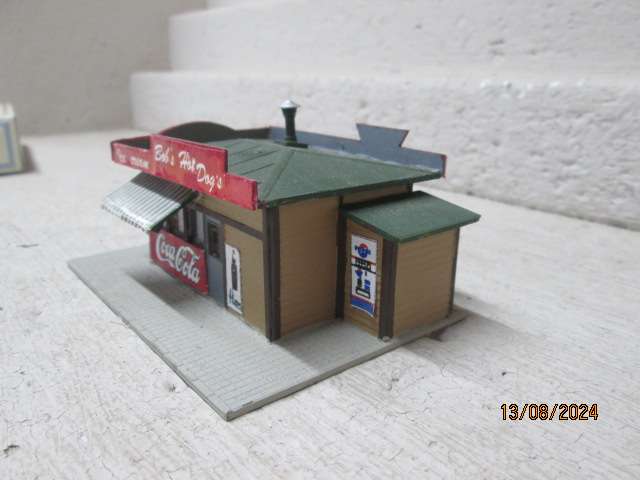 N SCALE - MODEL POWER - BOB'S HOTDOG STAND