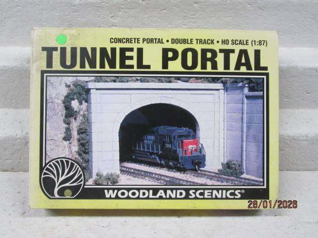 HO SCALE - WOODLAND SCENICS - DOUBLE TRACK TUNNEL PORTAL - BOXED