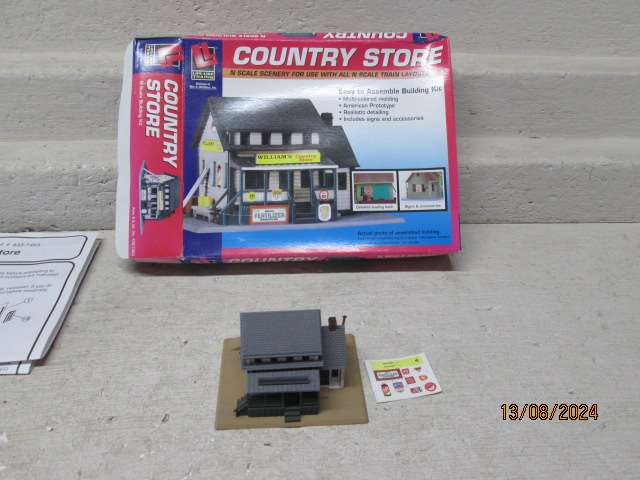 N SCALE - LIFE LIKE - COUNTRY STORE