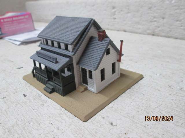 N SCALE - LIFE LIKE - COUNTRY STORE