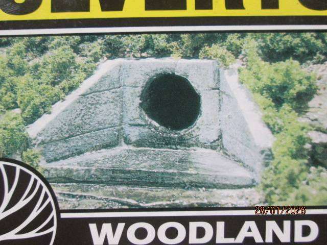 HO SCALE - WOODLAND SCENICS - TWO CONCRETE CULVERTS - BOXED