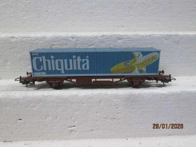 HO SCALE - LIMA - CHIQUITA FLAT CONTAINER WAGON - SAR COLOURS