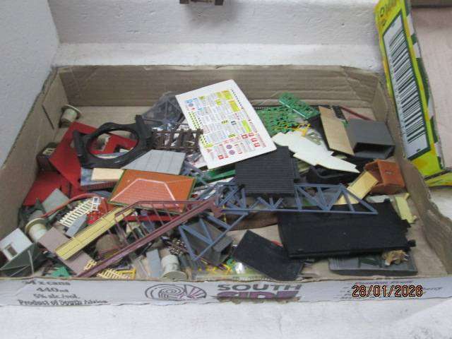 HO SCALE - BUILDING SCRAP YARD