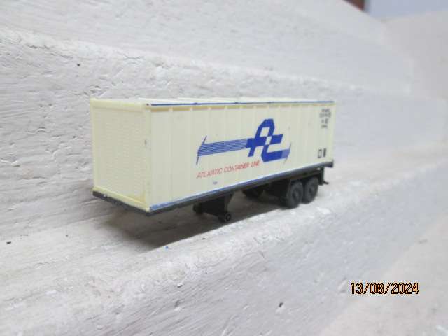 HO SCALE - LIMA - CONTAINER ROAD TRAILER