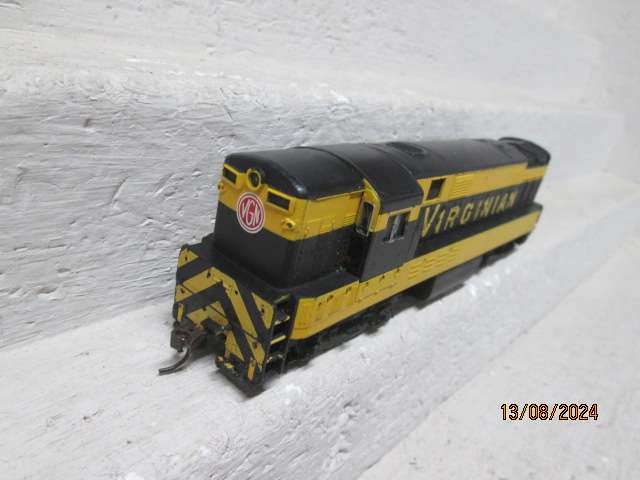 HO SCALE - BACHMANN - VIRGINIAN DIESEL LOCOMOTIVE -