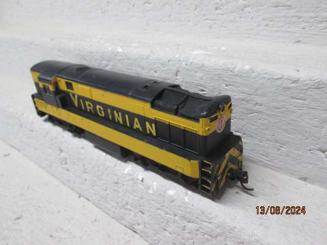 HO SCALE - BACHMANN - VIRGINIAN DIESEL LOCOMOTIVE -