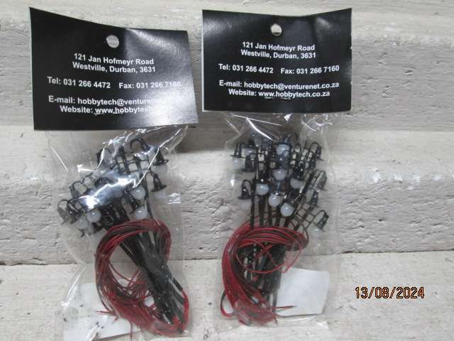 HO SCALE - STREET LAMPS - X20 - BOXED