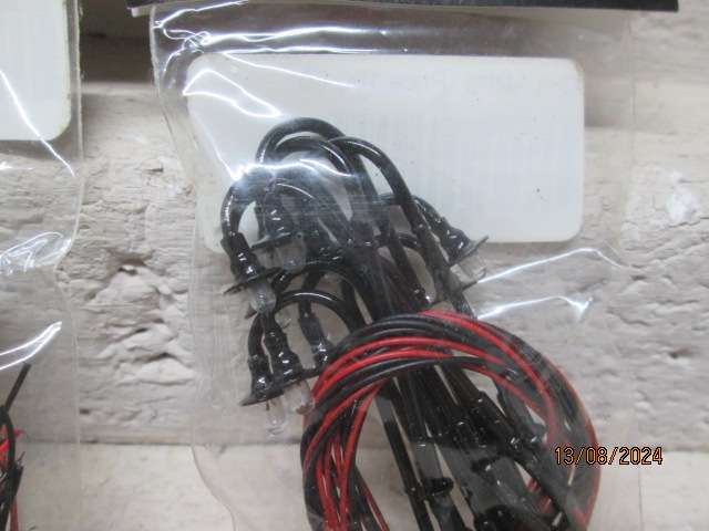 HO SCALE - STREET LAMPS - X20 - BOXED