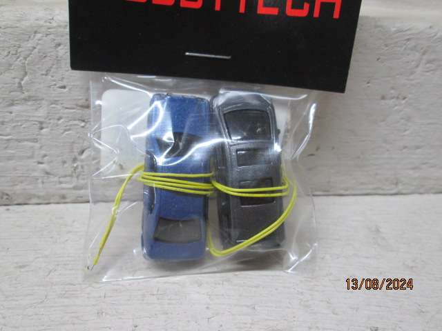 HO SCALE - X2 CARS WITH HEADLIGHTS- - BOXED