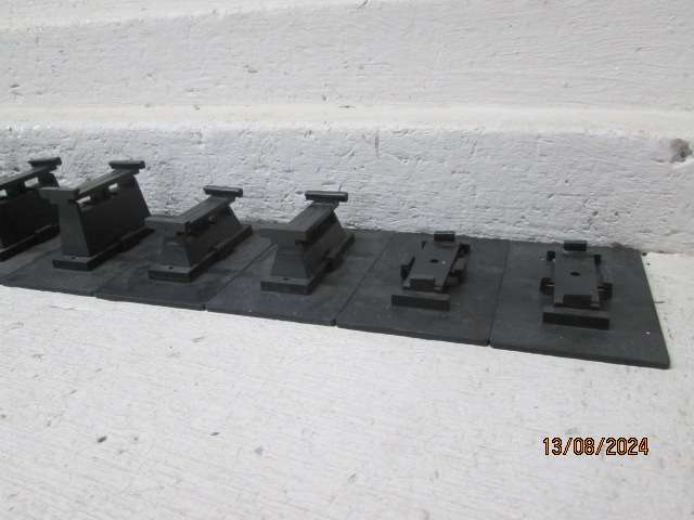 HO SCALE - BACHMANN - EZ TRACK SUPPORTS - X14 - BOXED
