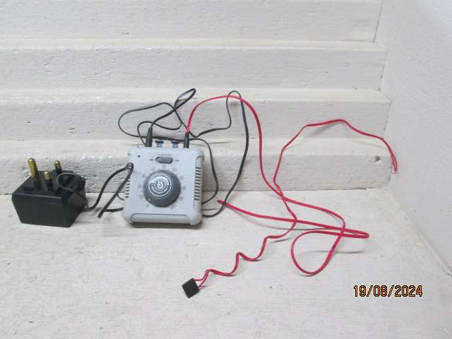 HO / OO SCALE - BACHMANN - TRANSFORMER + CONTROLLER