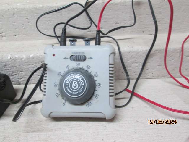 HO / OO SCALE - BACHMANN - TRANSFORMER + CONTROLLER