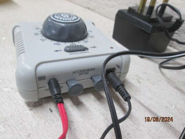 HO / OO SCALE - BACHMANN - TRANSFORMER + CONTROLLER