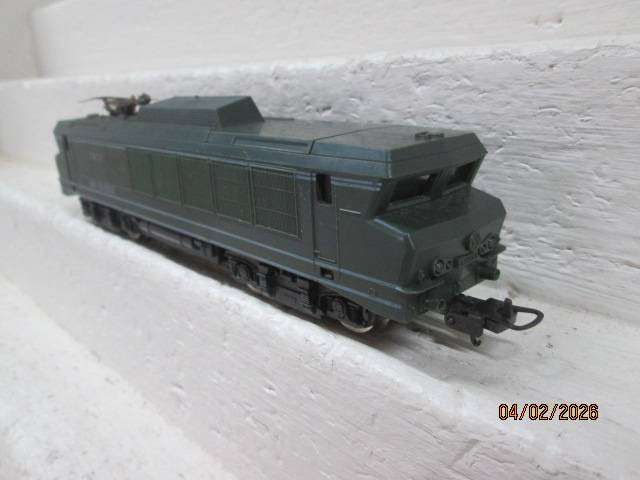 HO SCALE - LIMA - SNCF - DARK GREEN ELECTRIC LOCOMOTIVE