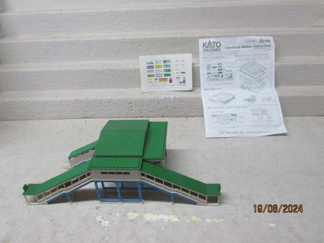 N SCALE - KATO - OVERHEAD STATION