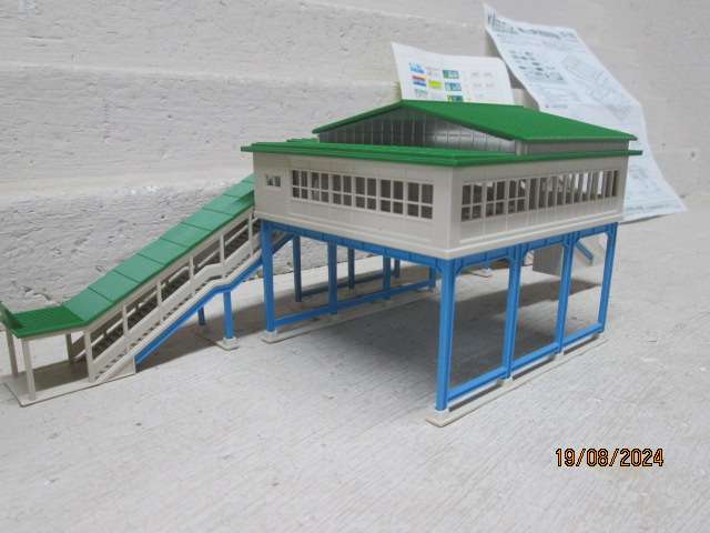 N SCALE - KATO - OVERHEAD STATION