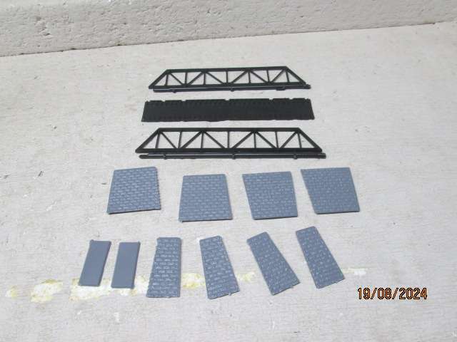HO SCALE - BRIDGE + X2 PILLARS