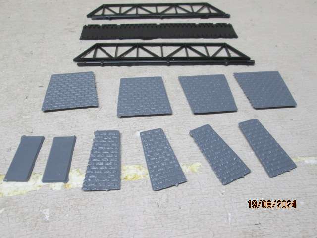 HO SCALE - BRIDGE + X2 PILLARS