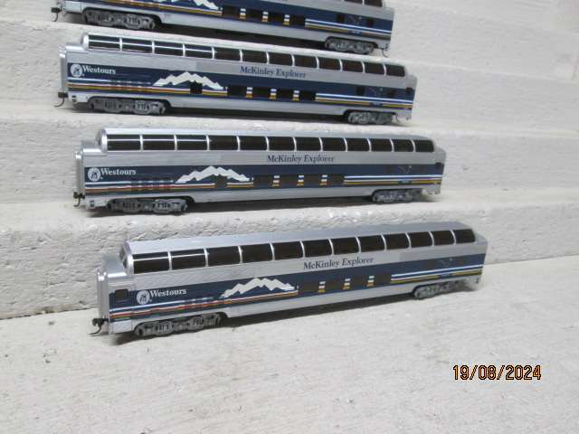 HO SCALE - BACHMANN - McKINLEY EXPLORER - PASSENGER COACHES - X4