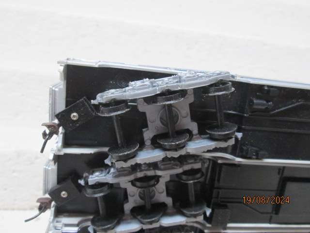 HO SCALE - BACHMANN - McKINLEY EXPLORER - PASSENGER COACHES - X4