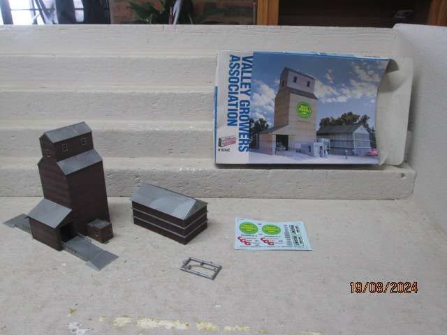 N SCALE - WALTHERS - VALLEY GROWERS ASSOCIATION - BOXED