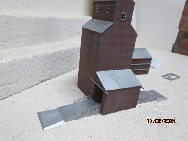 N SCALE - WALTHERS - VALLEY GROWERS ASSOCIATION - BOXED