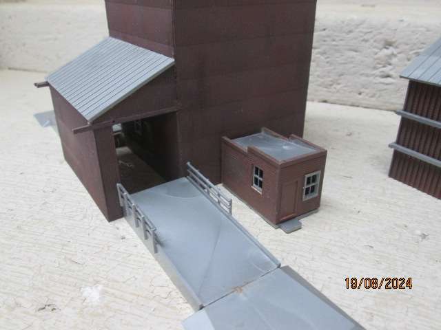 N SCALE - WALTHERS - VALLEY GROWERS ASSOCIATION - BOXED