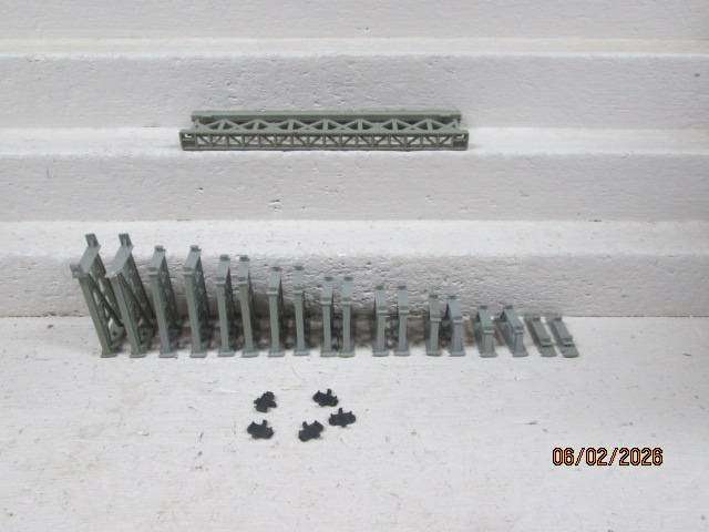HO / OO SCALE - LIMA - BRIDGE WITH SUPPORTS