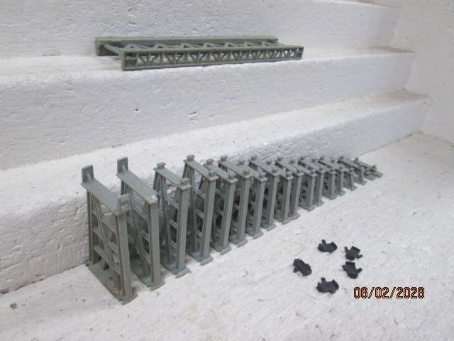 HO / OO SCALE - LIMA - BRIDGE WITH SUPPORTS