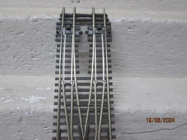 N SCALE - PECO - ELECTRO FROG SCISSORS CROSSOVER