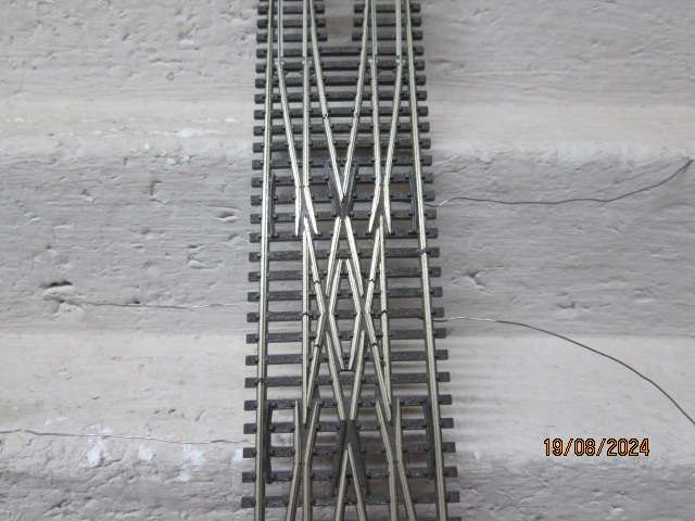 N SCALE - PECO - ELECTRO FROG SCISSORS CROSSOVER