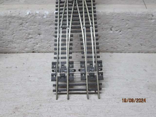 N SCALE - PECO - ELECTRO FROG SCISSORS CROSSOVER