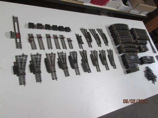 HO / OO SCALE- LIMA - LARGE AMOUNT OF TRACK (X2 BEER BOXES) X273 PIECES