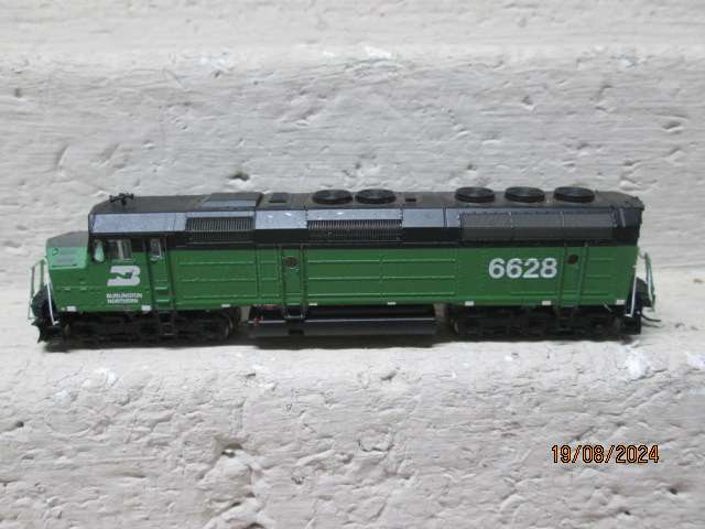 N SCALE - ATHEARN - EMD F45 BURLINGTON DIESEL LOCOMOTIVE- BOXED - DCC SOUND
