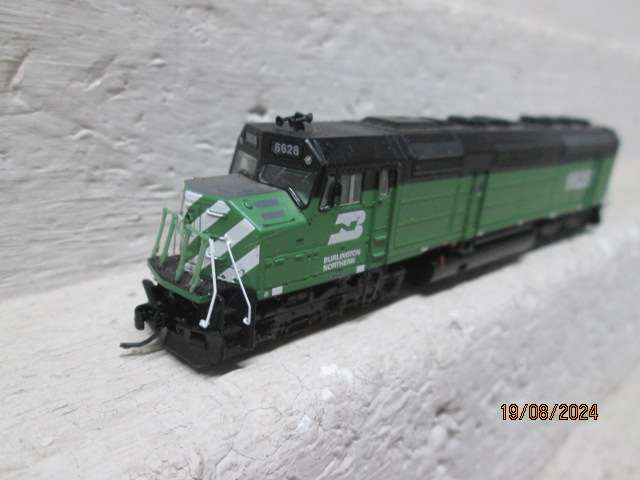 N SCALE - ATHEARN - EMD F45 BURLINGTON DIESEL LOCOMOTIVE- BOXED - DCC SOUND