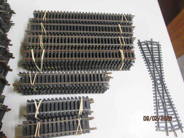 HO / OO SCALE- LIMA - LARGE AMOUNT OF TRACK (X2 BEER BOXES) X273 PIECES
