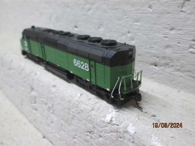 N SCALE - ATHEARN - EMD F45 BURLINGTON DIESEL LOCOMOTIVE- BOXED - DCC SOUND